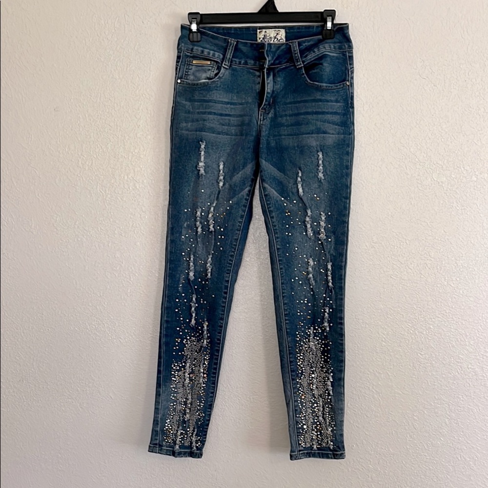 Women’s jeans.
Highly embellished with studs & stones in silver/ white/ gold.
